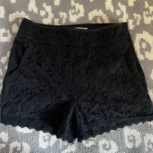 Monteau black shorts Lace floral design medium